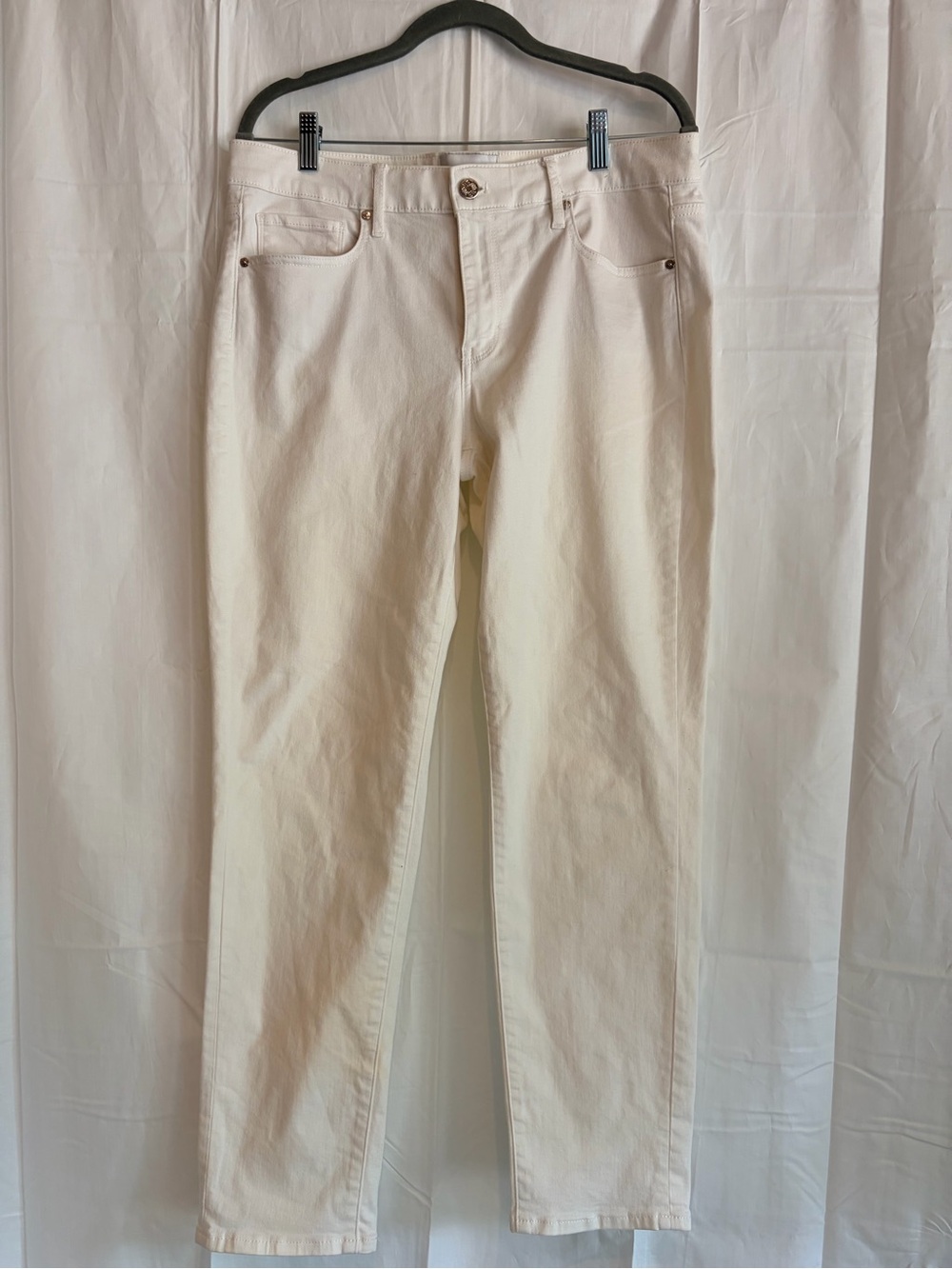 White House Black Market Girlfriend Mid-rise white Jeans